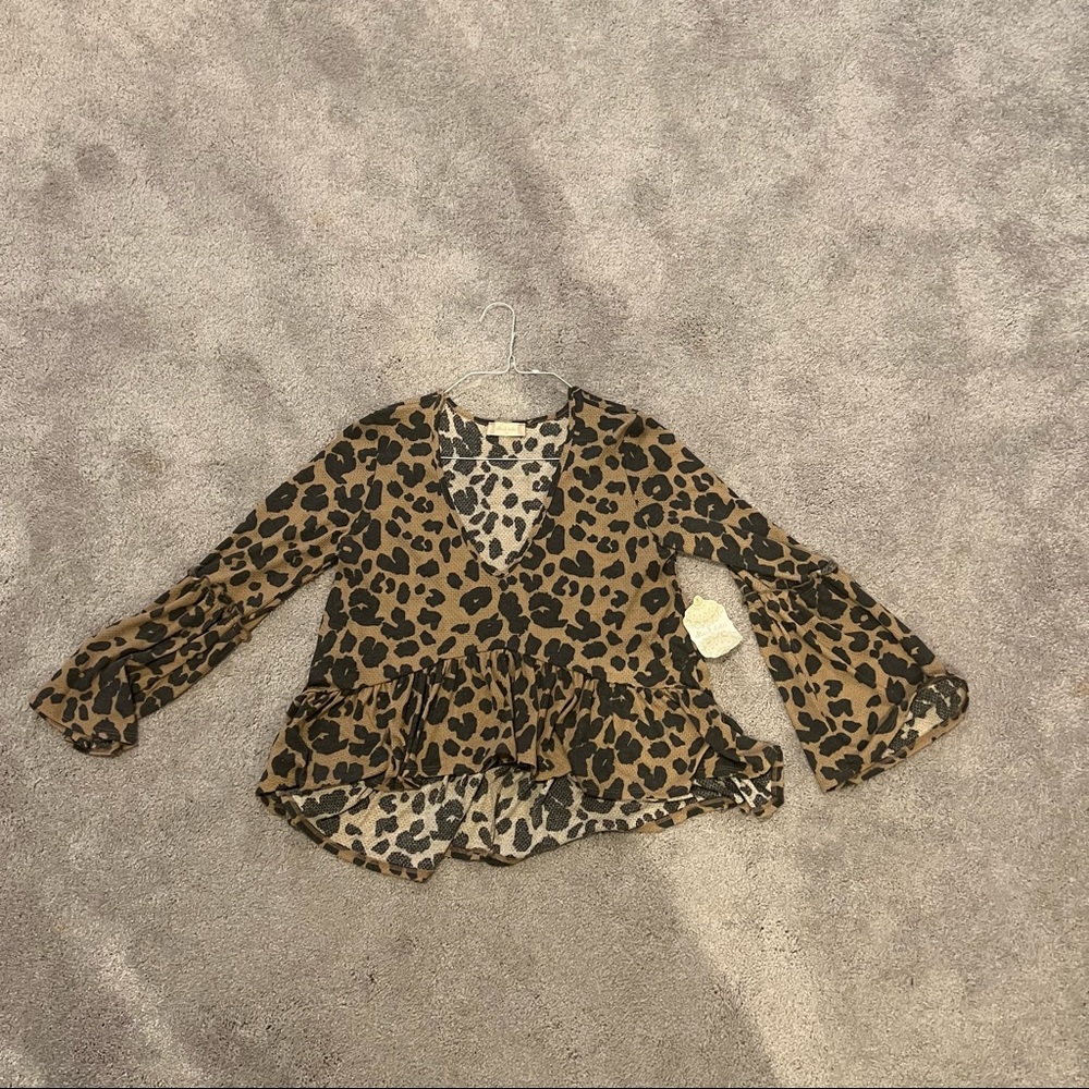 Altar’d State leopard top - Picture 5 of 7